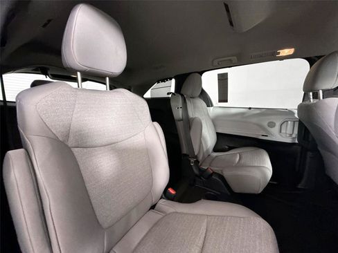 Certified 2026 Toyota Sienna LE FWD image 38