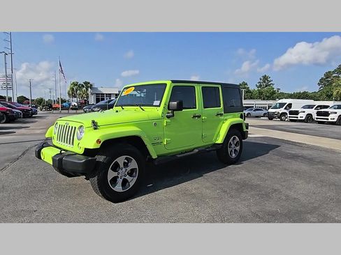 Used 2016 Jeep Wrangler Unlimited Sahara w/ Connectivity Group AWD/4WD image 39