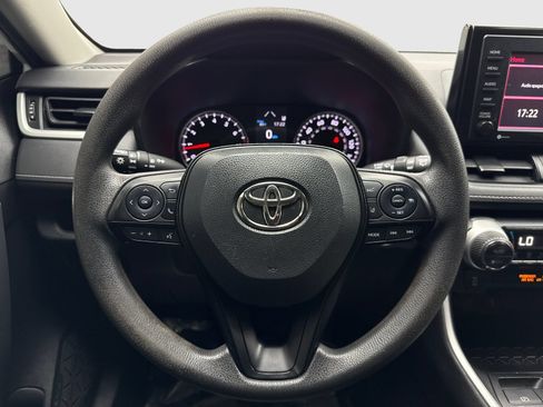 Used 2021 Toyota RAV4 XLE FWD image 19