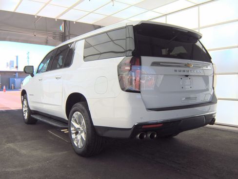 Used 2023 Chevrolet Suburban Premier image 4