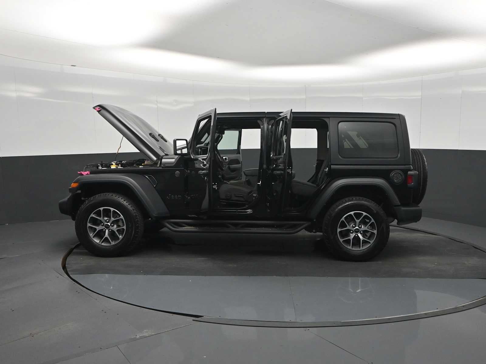 Used 2024 Jeep Wrangler Unlimited Sport AWD/4WD image 29