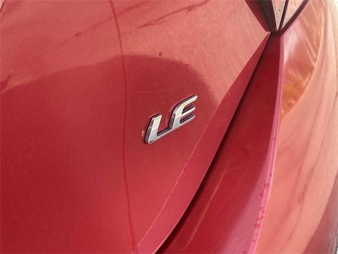 Used 2018 Toyota Corolla LE image 13