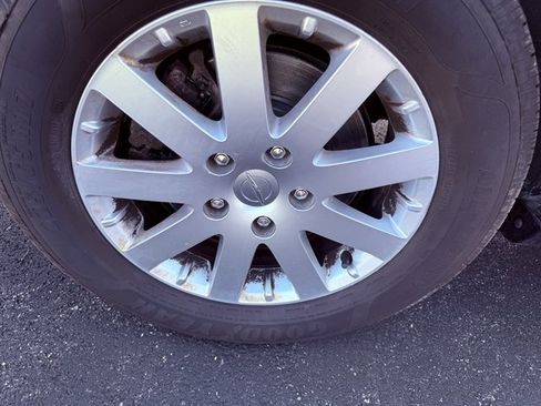 Used 2015 Chrysler Town & Country Touring image 7