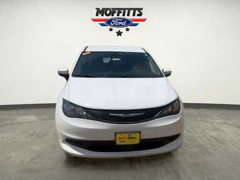 Used 2023 Chrysler Voyager LX FWD image 8