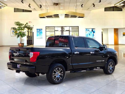 Used 2021 Nissan Titan SV w/ SV Convenience Package AWD/4WD image 5