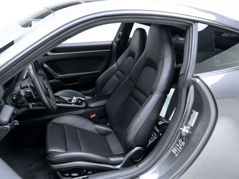 Used 2020 Porsche 911 Carrera RWD image 17