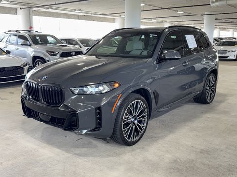 Used 2025 BMW X5 xDrive40i w/ M Sport Package AWD/4WD image 4