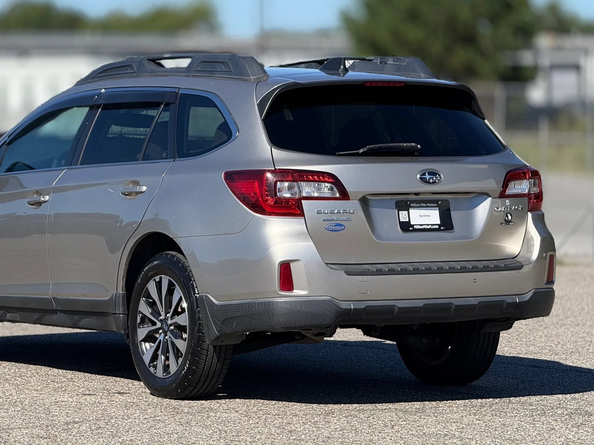 Used 2016 Subaru Outback 2.5i Limited AWD/4WD image 16