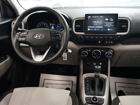 Used 2020 Hyundai Venue SEL image 9