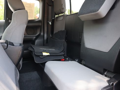 Used 2019 Toyota Tacoma SR5 RWD image 14