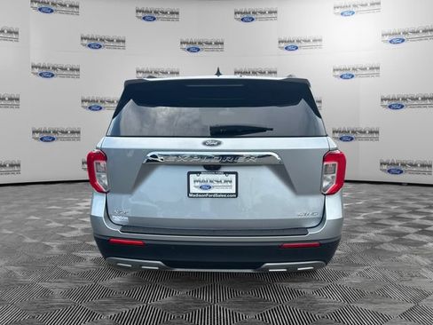 Used 2023 Ford Explorer XLT w/ Equipment Group 202A AWD/4WD image 4
