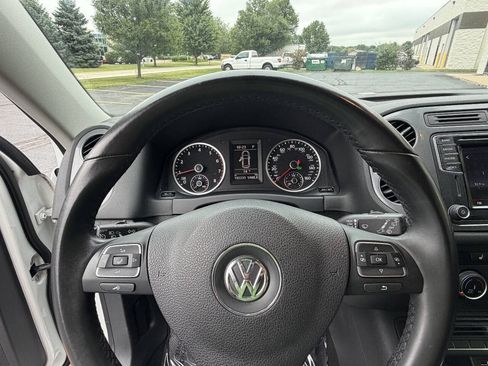 Used 2017 Volkswagen Tiguan S FWD image 17