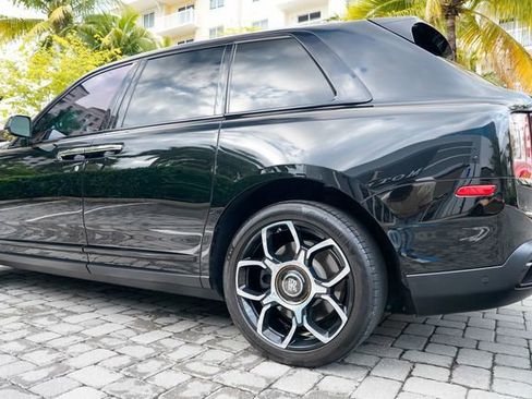 Used 2020 Rolls-Royce Cullinan Black Badge image 16