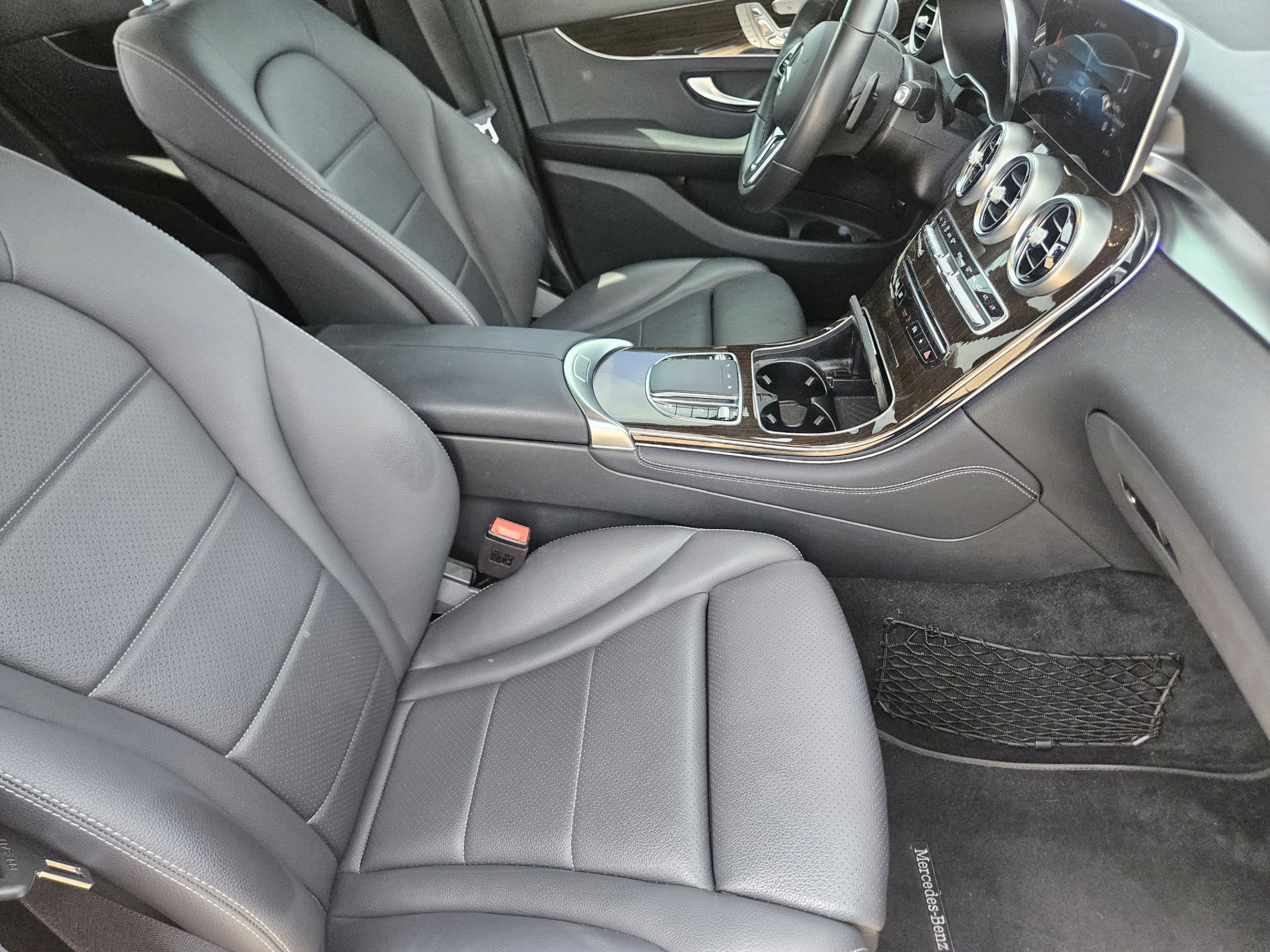 Used 2020 Mercedes-Benz GLC 300 image 6