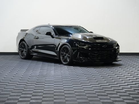 Used 2018 Chevrolet Camaro ZL1 RWD image 5