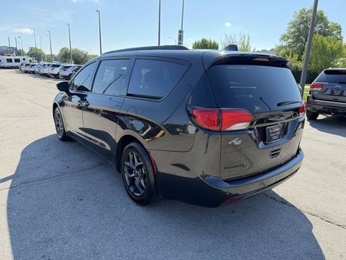 Used 2018 Chrysler Pacifica Touring-L Plus FWD image 5