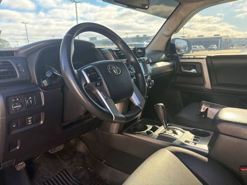 Used 2015 Toyota 4Runner SR5 Premium image 2