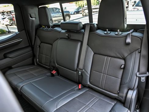 Used 2024 Chevrolet Silverado 1500 High Country w/ Technology Package AWD/4WD image 19