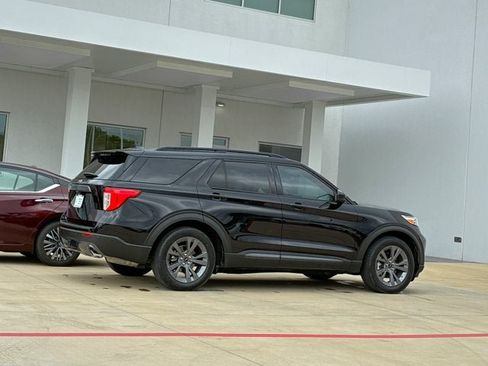 Used 2023 Ford Explorer XLT w/ Equipment Group 202A RWD image 8