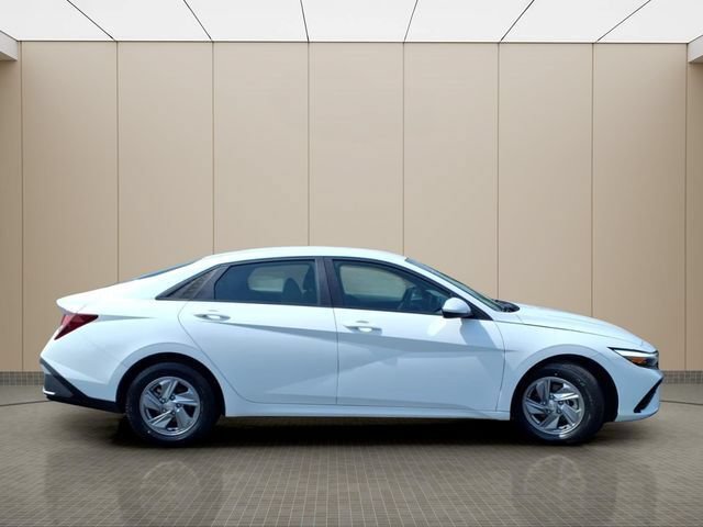 Used 2025 Hyundai Elantra SE FWD image 7