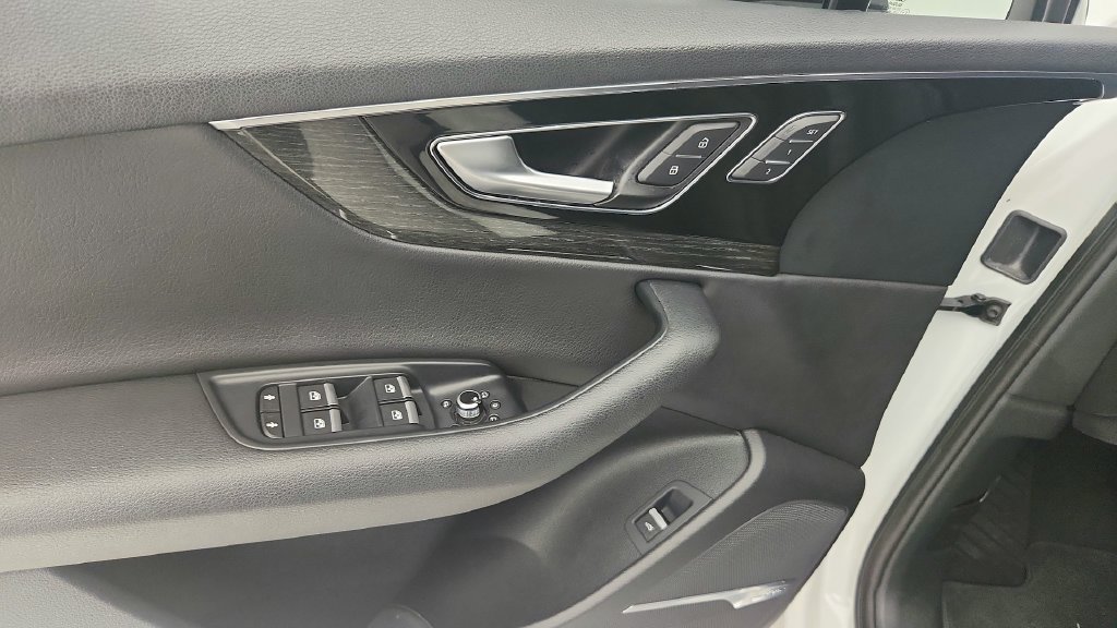 Used 2018 Audi Q7 3.0T Premium Plus w/ Premium Plus Package AWD/4WD image 44