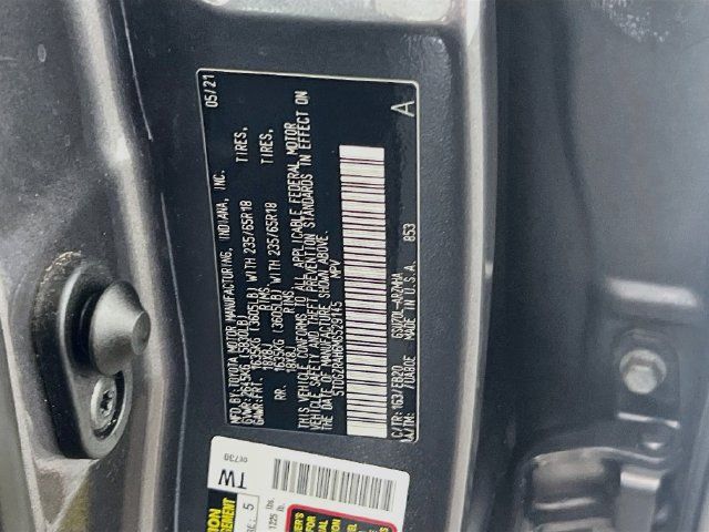Used 2021 Toyota Highlander XLE FWD image 11