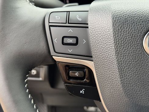 Used 2025 Toyota Camry SE FWD image 26