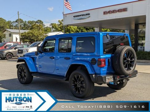 Used 2022 Jeep Wrangler Unlimited Sahara image 8