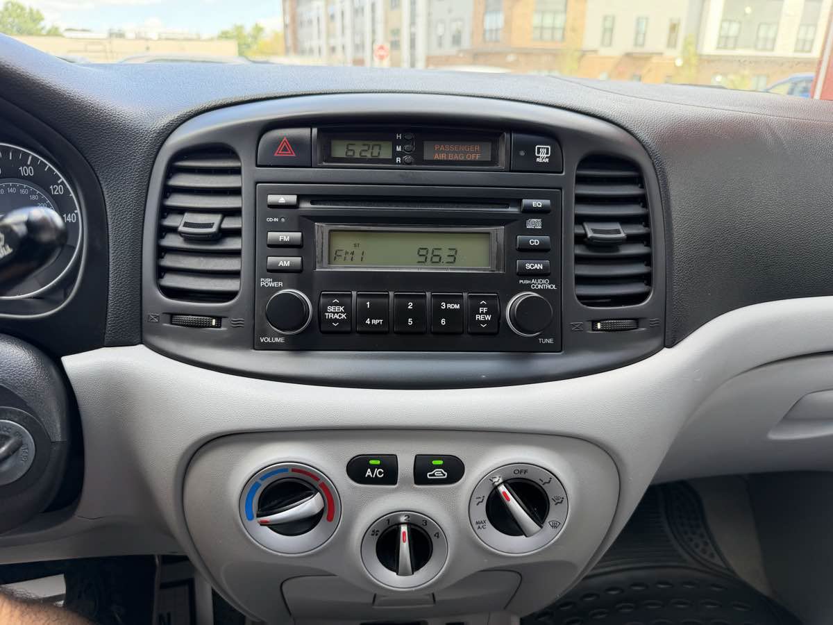 Used 2007 Hyundai Accent GLS FWD image 16