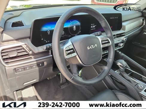 Certified 2025 Kia Telluride SX w/ SX Captain's Chair Package FWD image 29