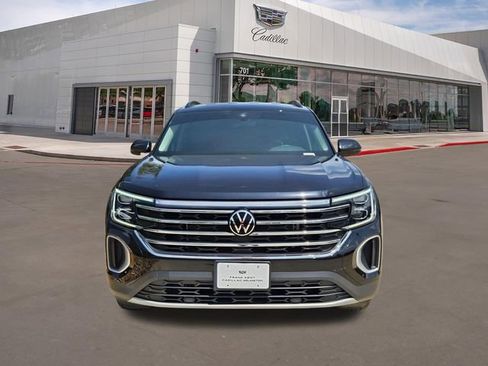 Used 2024 Volkswagen Atlas SE FWD image 2