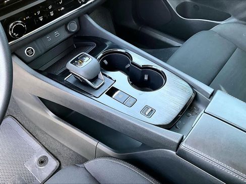 Used 2023 Nissan Rogue S image 19