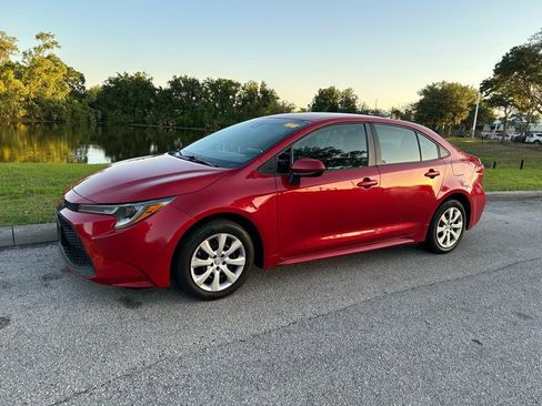 Used 2021 Toyota Corolla LE FWD image 2
