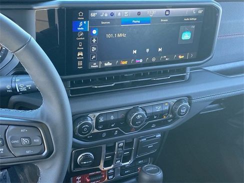 Used 2025 Jeep Gladiator Rubicon w/ Convenience Group image 27