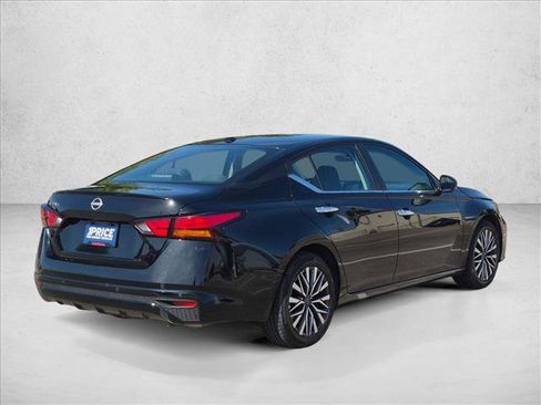 Used 2025 Nissan Altima 2.5 SV FWD image 5