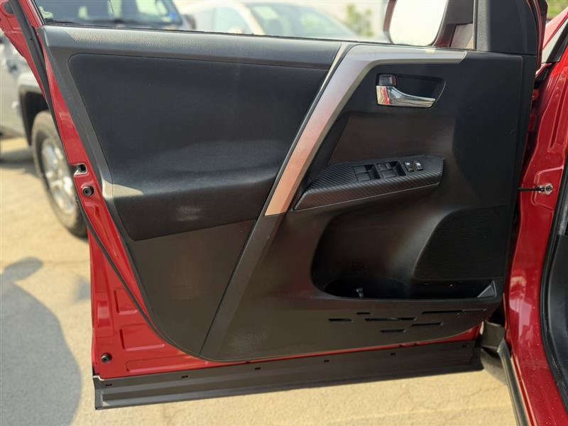 Used 2015 Toyota RAV4 XLE FWD image 10