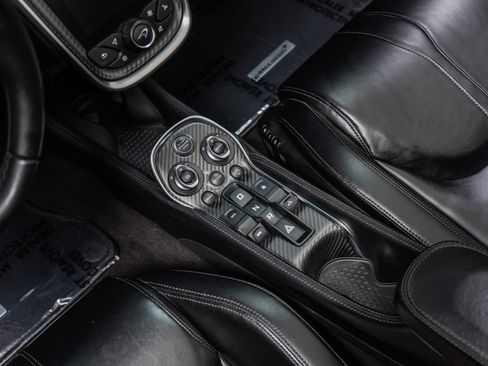 Used 2020 McLaren 570S Spider RWD image 26