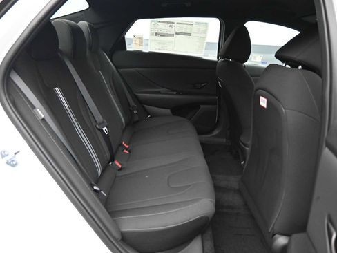 Used 2025 Hyundai Elantra Sport image 12