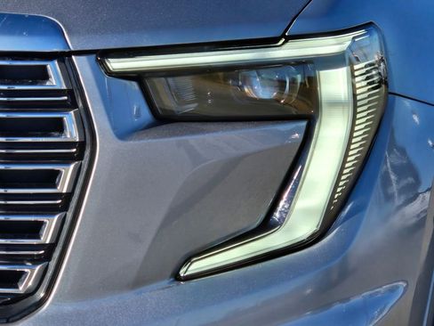 Used 2025 GMC Acadia Denali image 42