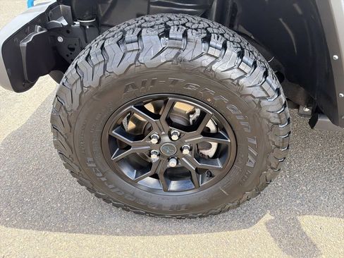 Used 2024 Jeep Wrangler Unlimited AWD/4WD image 31