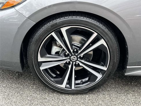 Certified 2023 Nissan Sentra SR w/ Trunk Package image 11