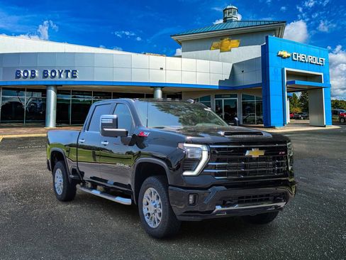 New 2026 Chevrolet Silverado 2500 LT w/ Z71 Chrome Sport Edition AWD/4WD image 9