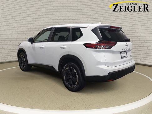 Certified 2025 Nissan Rogue SV AWD/4WD image 7