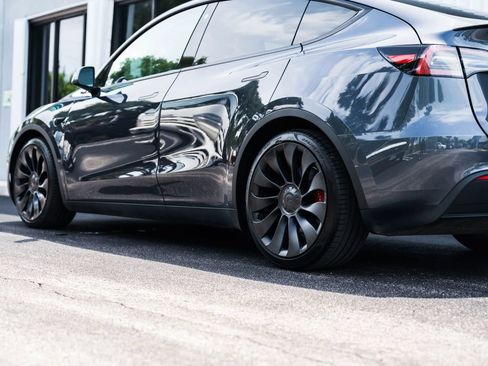 Used 2022 Tesla Model Y Performance AWD/4WD image 6