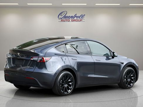 Used 2024 Tesla Model Y Long Range AWD/4WD image 4