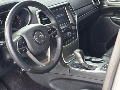 Used 2018 Jeep Grand Cherokee Limited image 23