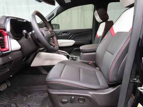 Used 2024 GMC Canyon AT4X image 9