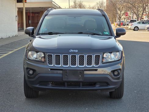 Used 2017 Jeep Compass Latitude image 2