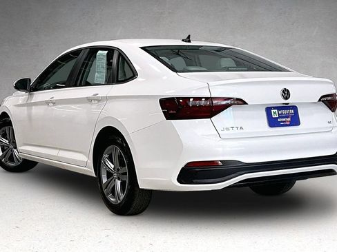 Used 2024 Volkswagen Jetta SE w/ Panoramic Sunroof Package FWD image 4