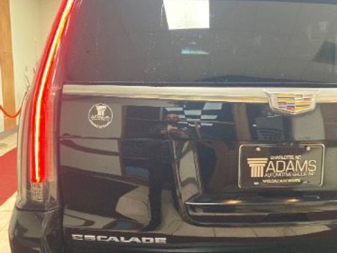 Used 2018 Cadillac Escalade ESV Luxury image 12